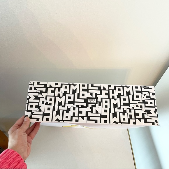 Authentic Large Longchamp Pokémon Pikachu Paper shopping Bag for purse - Picture 6 of 6